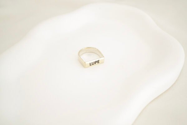 Anillo Medio Círculo con Superficie Plana Personalizado - Imagen 2