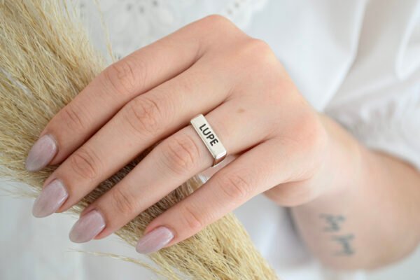 Anillo Medio Círculo con Superficie Plana Personalizado