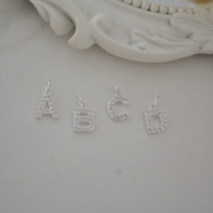 Dije Inicial Plata con Interior en Micropave 10mm de la A-Z