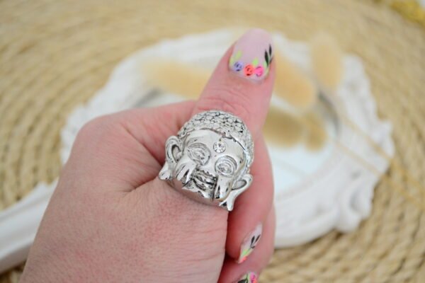 Anillo Carita De Buda Con Detalle De Cúbics Acero Quirúrgico - Imagen 2