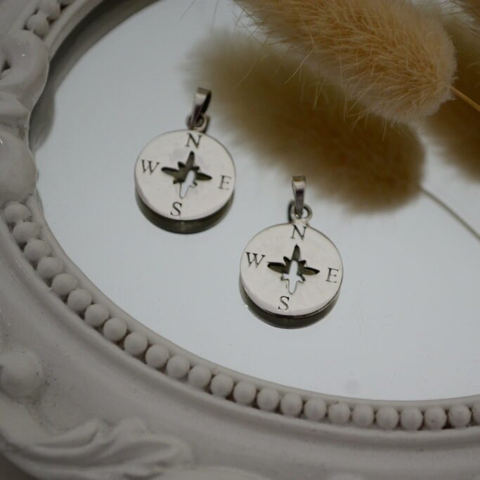 Dije Estilo Medallita Rosa de los Vientos