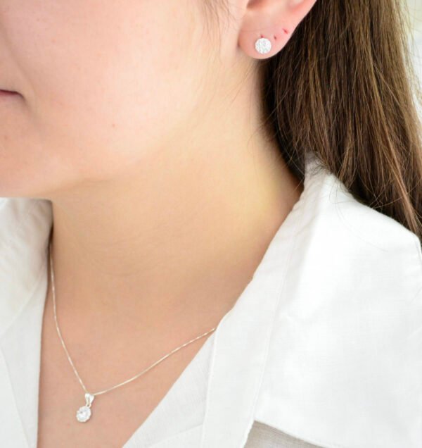 Conjunto MECHA MINI: Aros Pasantes y Dije Redondo con Cúbic Central y Micro Cúbics Alrededor - Imagen 2