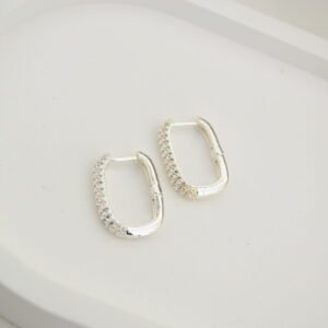 Aros Huggies Rectangular Acero Blanco con Triple Línea de Cúbics 21mm