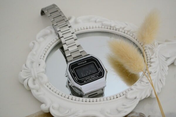 Reloj BLAQUÉ Digital con Malla Metálica Estilo Retro Unisex - Imagen 2