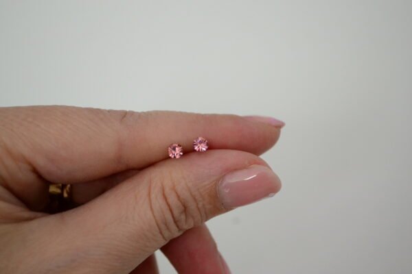 Aros Acero Pasantes Cubic 4mm Rosa