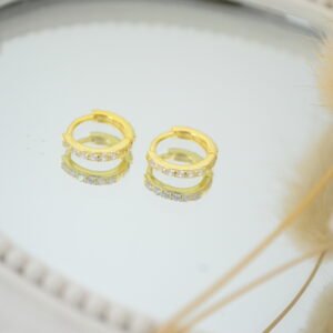 Aros OLIMPIA DORÉ: Huggies 10mm con Microcúbics Cristal Engarzados en Frente y Detrás