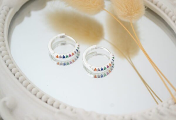 Aros Huggies con Línea de Cúbics Multicolor Engarzados 16mm