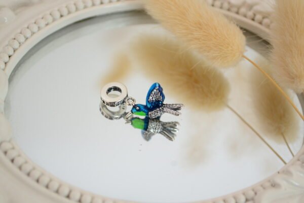 Dije Charm COLIBRÍ con Esmaltado y Detalles en Micropavé