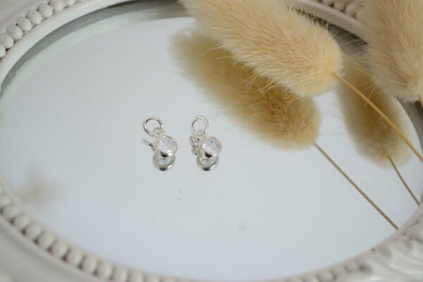 Dije Cúbic Redondo 4mm con Argollita