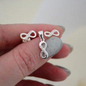 Conjunto ETERNITY: Aros Pasantes y Dije Infinito con Línea de Micro Cúbics Engarzados