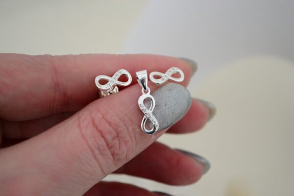 Conjunto ETERNITY: Aros Pasantes y Dije Infinito con Línea de Micro Cúbics Engarzados