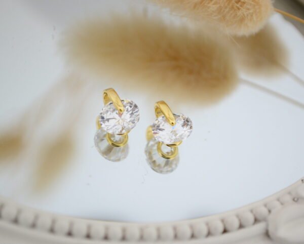 Dije NICOLE: Cúbic Redondo 8mm con Drop - Baño Doré Gold