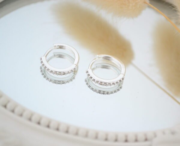 Aros Huggies Acero Blanco con Línea de Cúbics 14mm