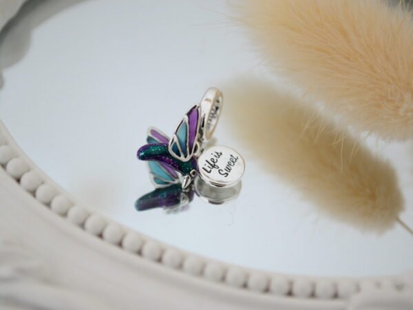 Dije Charm COLIBRÍ con Esmaltado y Medallita  (la vida es dulce)