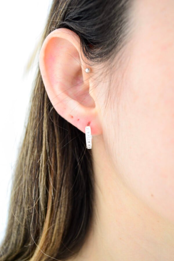 Aros PAULINA: Huggies con Micro Cúbics Cuadrados 12mm