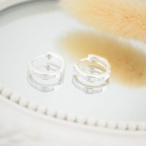 Aros PAULINA: Huggies con Micro Cúbics Cuadrados 12mm