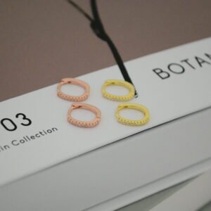 Aros SIRILA · Huggies Rectangulares 1.3cm con Micro Cúbics