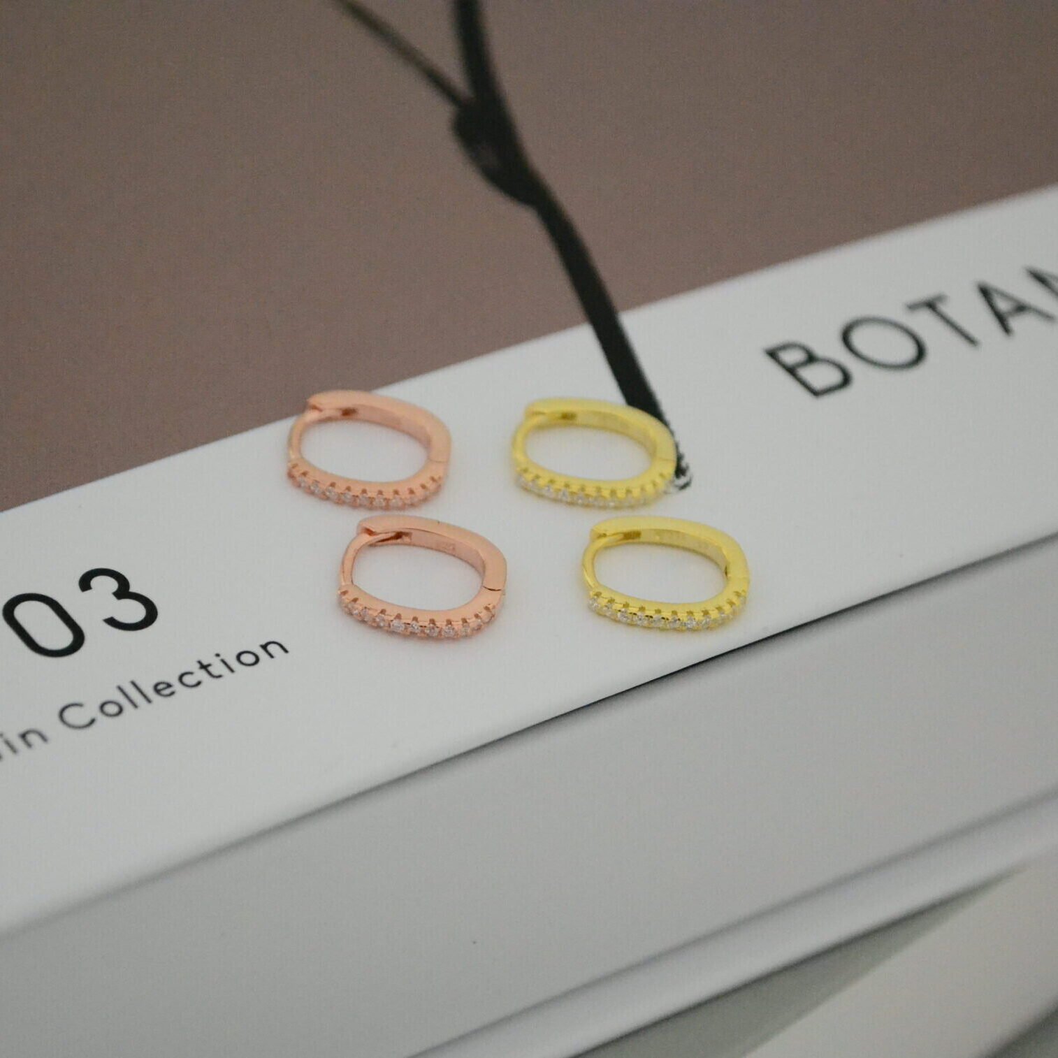 Aros SIRILA · Huggies Rectangulares 1.3cm con Micro Cúbics