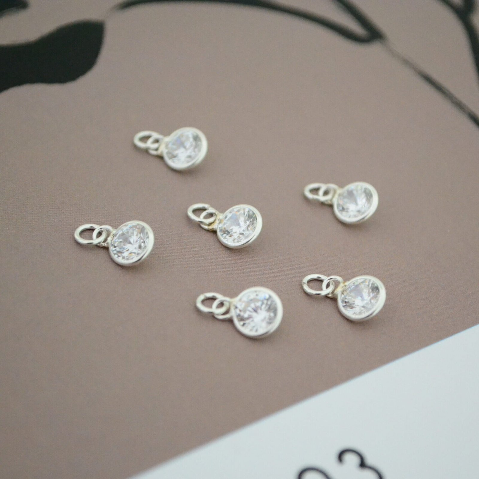 Dije Cúbic Redondo Colgante en Virola 6mm